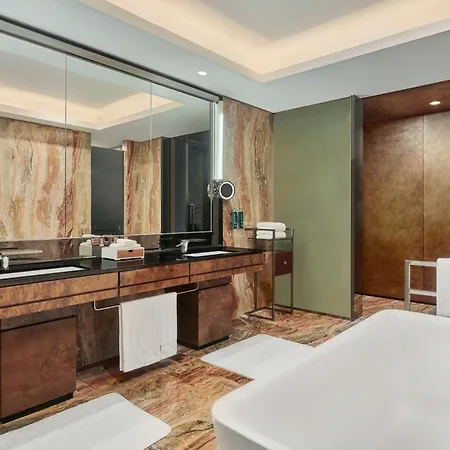 Hilton Guangzhou Tianhe - Free Shuttle Bus And Registration Counter Available During Canton Fair Period Exterior photo Bathroom