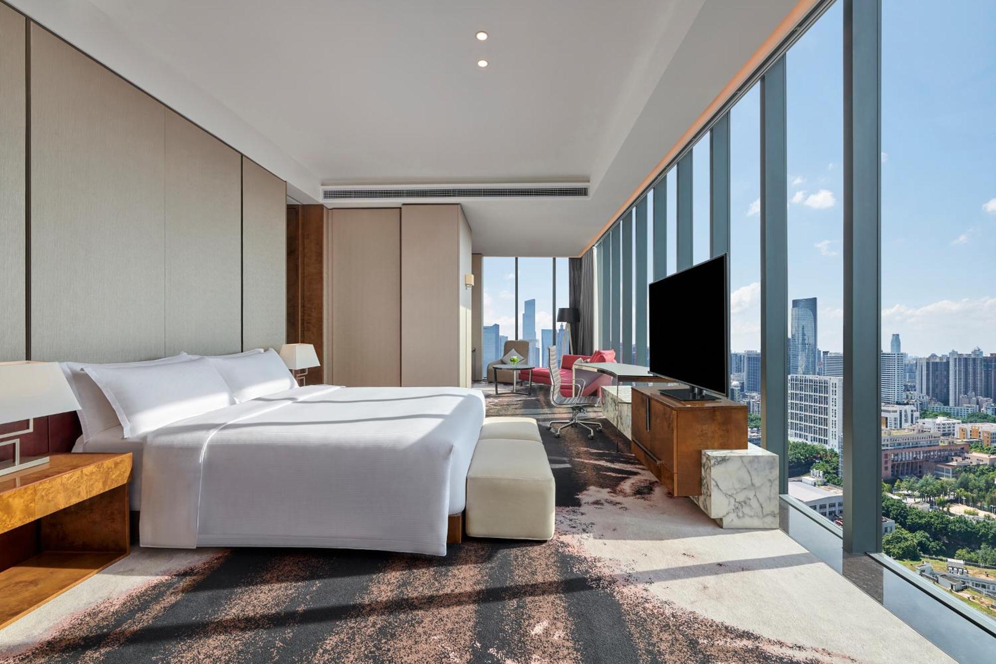 Hilton Tianhe - Free Shuttle Bus And Registration Counter Available During Fair Period 5*