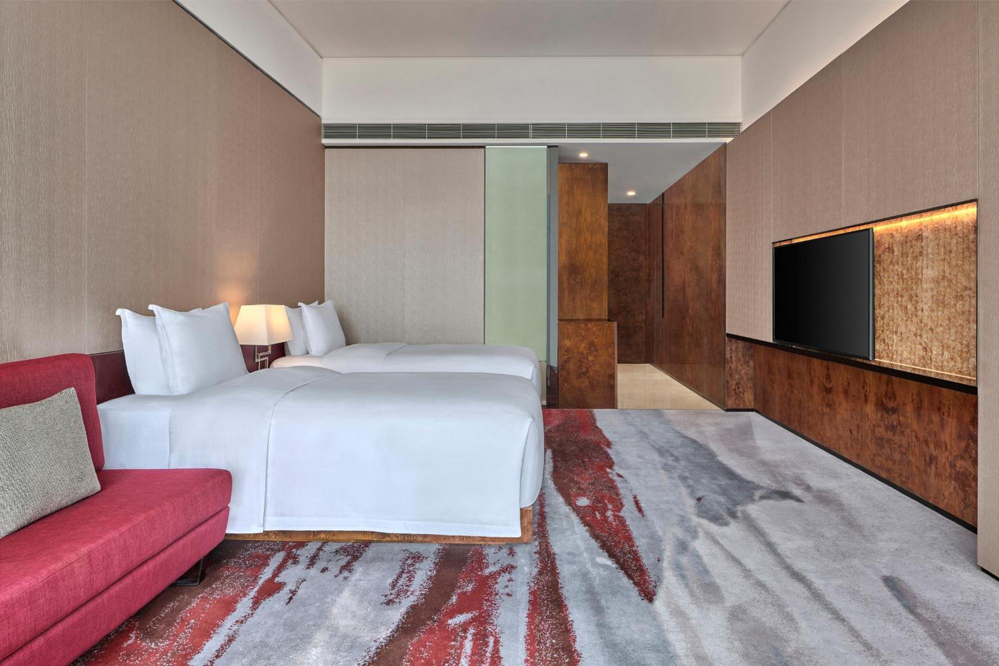 Hilton Tianhe - Free Shuttle Bus And Registration Counter Available During Fair Period Отель
