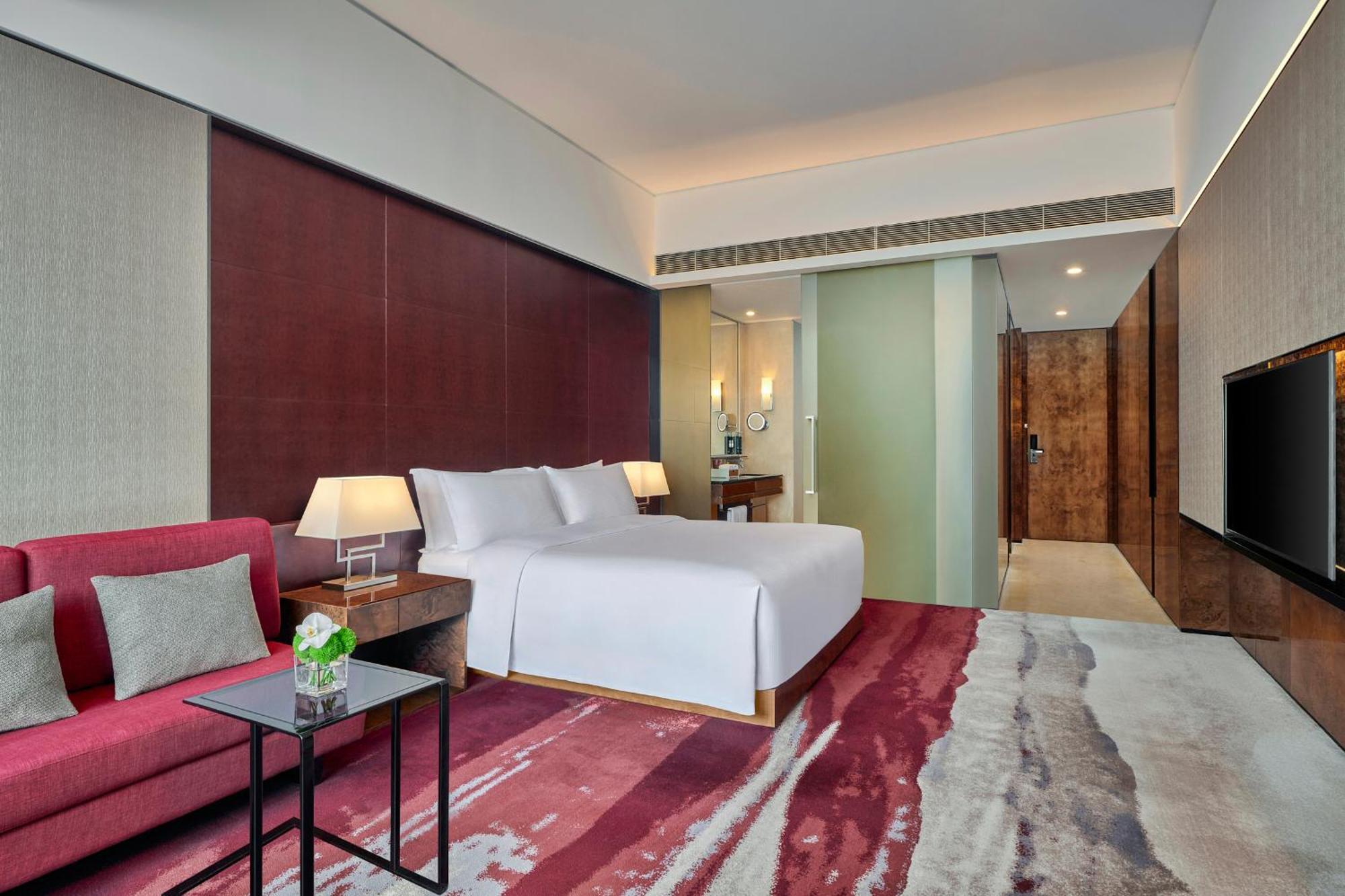 Hilton Tianhe - Free Shuttle Bus And Registration Counter Available During Fair Period Отель 5*