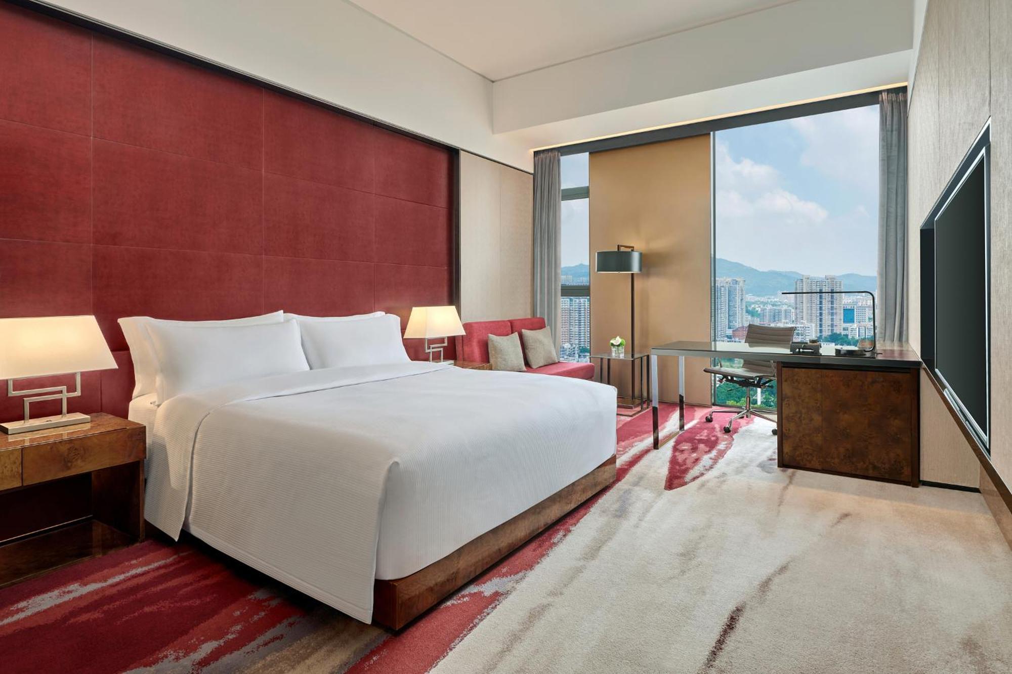 Отель Hilton Tianhe - Free Shuttle Bus And Registration Counter Available During Fair Period Гуанчжоу