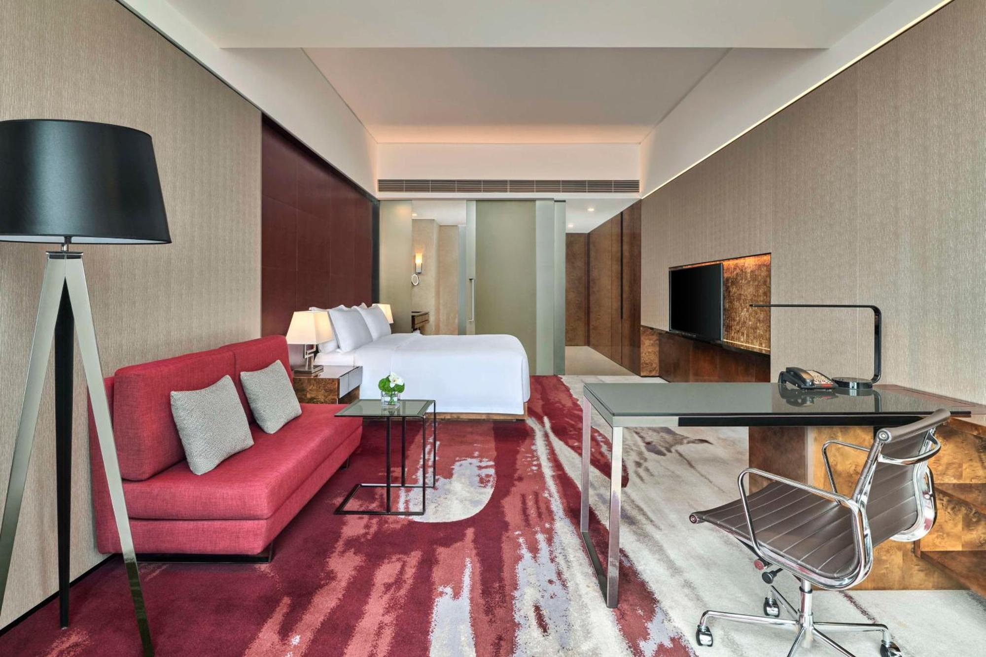 Hilton Tianhe - Free Shuttle Bus And Registration Counter Available During Fair Period Отель 5*