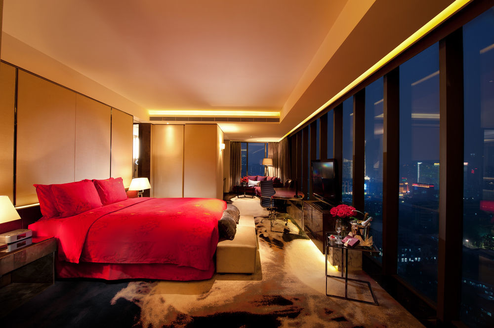 Отель Hilton Tianhe - Free Shuttle Bus And Registration Counter Available During Fair Period