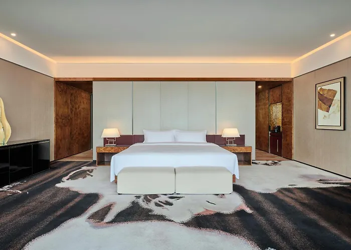 Hilton Guangzhou Tianhe - Free Shuttle Bus And Registration Counter Available During Canton Fair Period